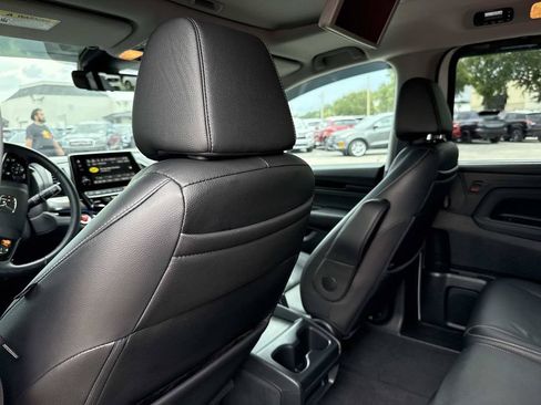 Used 2023 Honda Odyssey Touring image 11