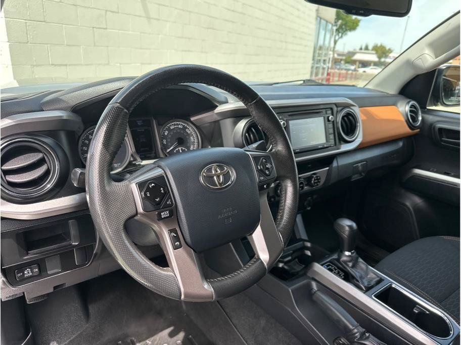 Used 2017 Toyota Tacoma SR5 w/ Tow Package AWD/4WD image 16