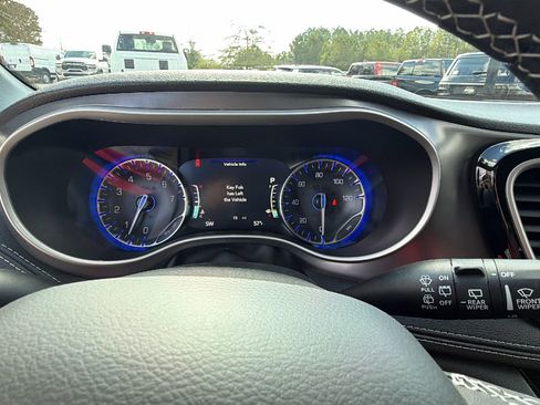 New 2026 Chrysler Pacifica Select image 26