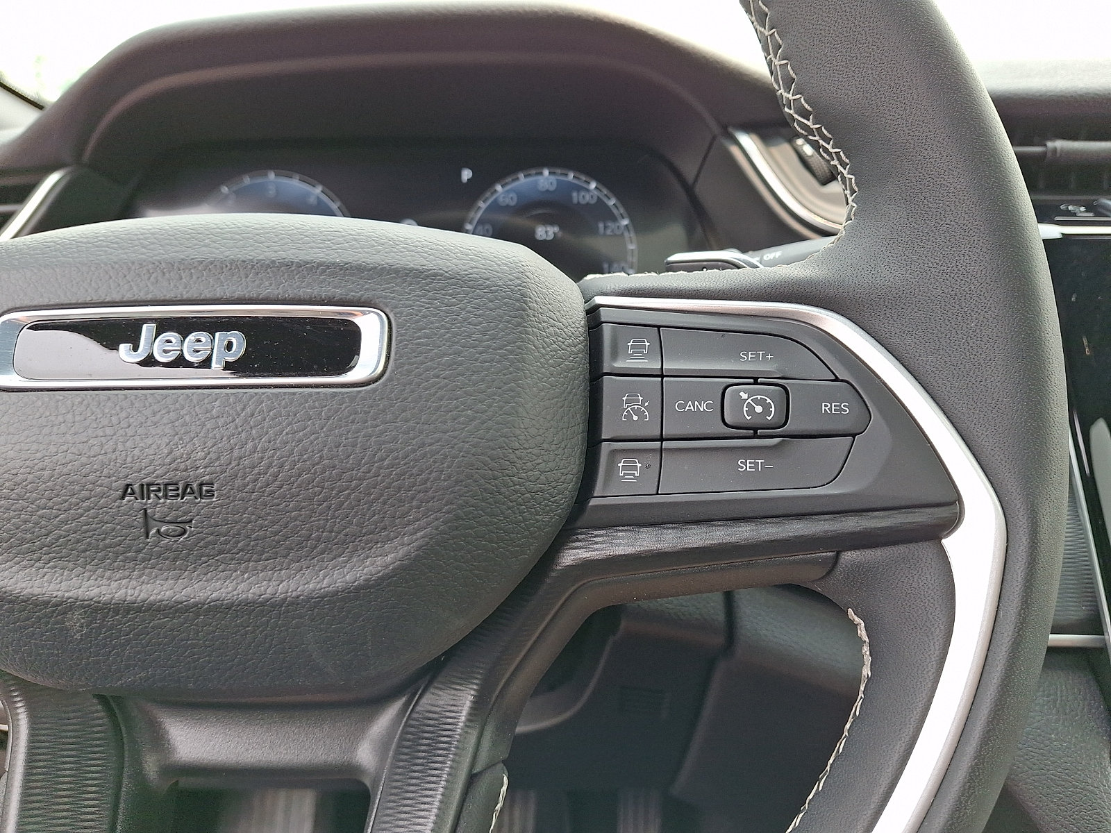 Used 2025 Jeep Grand Cherokee Laredo X w/ Luxury Tech Group I AWD/4WD image 23