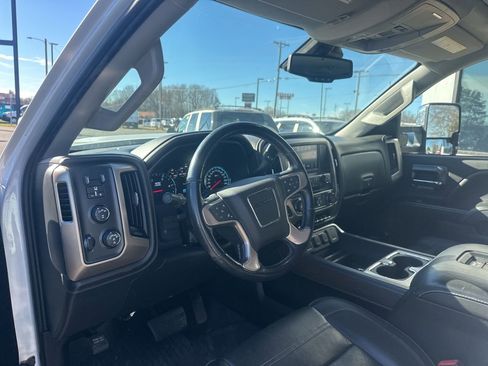 Used 2019 GMC Sierra 2500 Denali image 3