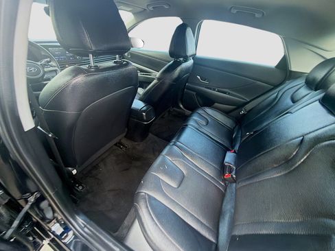 Used 2021 Hyundai Elantra SE FWD image 21