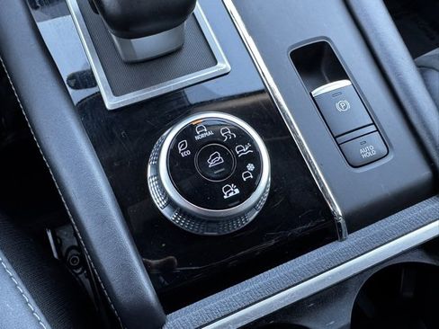 Used 2024 Mitsubishi Outlander SE image 17