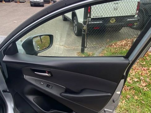 Used 2019 Toyota Yaris LE image 12