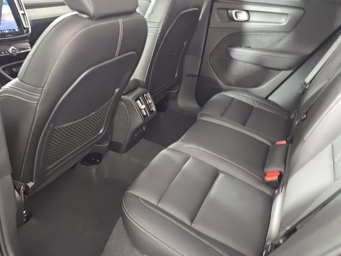 Certified 2024 Volvo XC40 B5 Plus w/ Protection Package Premier image 15