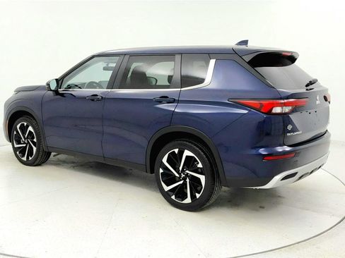 Used 2024 Mitsubishi Outlander FWD image 3