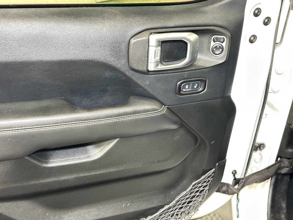 Used 2019 Jeep Wrangler Unlimited Sahara w/ Uconnect 4C Nav & Sound Group AWD/4WD image 22
