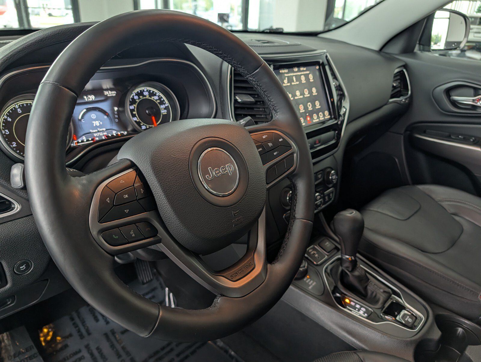 Used 2019 Jeep Cherokee Limited AWD/4WD image 16