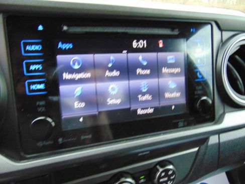 Used 2019 Toyota Tacoma TRD Off-Road image 8