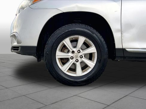 Used 2013 Toyota Highlander Plus FWD image 10