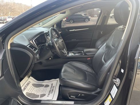 Used 2018 Ford Fusion Titanium image 14