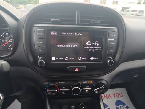 Used 2022 Kia Soul LX w/ Technology Package FWD image 2
