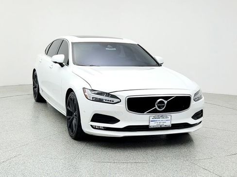 Used 2019 Volvo S90 T5 Momentum image 2