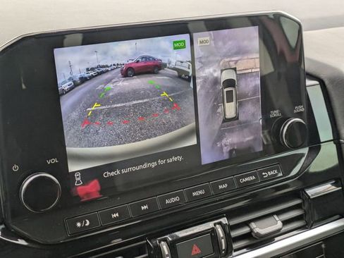 Used 2023 Nissan Pathfinder SL w/ Black Appearance Package image 24