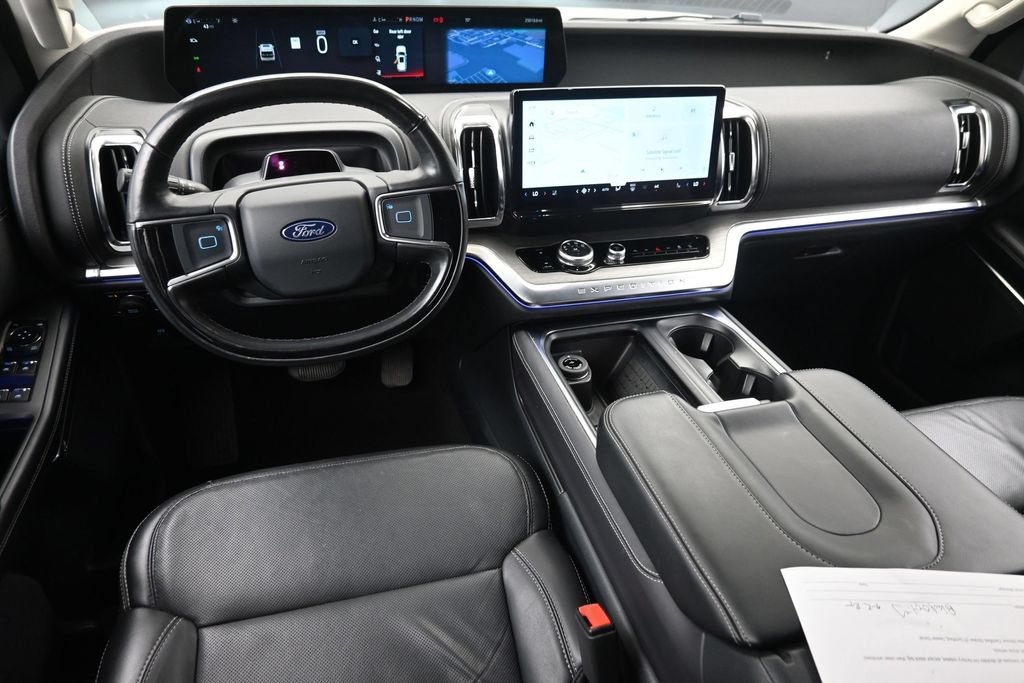 Used 2025 Ford Expedition Platinum w/ Driver's Package AWD/4WD image 19