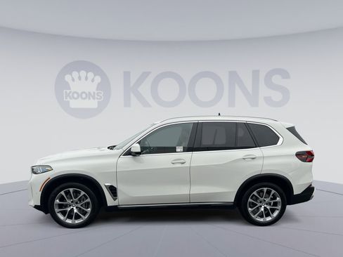 Used 2024 BMW X5 xDrive40i w/ Premium Package image 2