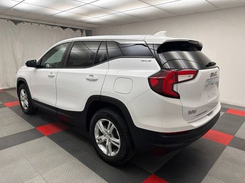Used 2024 GMC Terrain SLE FWD image 4
