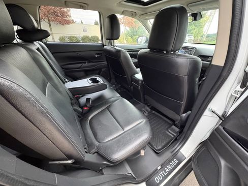 Used 2016 Mitsubishi Outlander SEL image 20