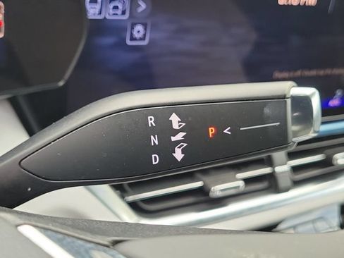 Used 2025 Chevrolet Equinox EV LT FWD image 29