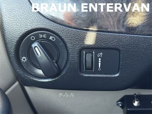 Used 2012 Dodge Grand Caravan SXT image 25