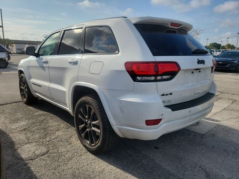 Used 2020 Jeep Grand Cherokee Altitude AWD/4WD image 5