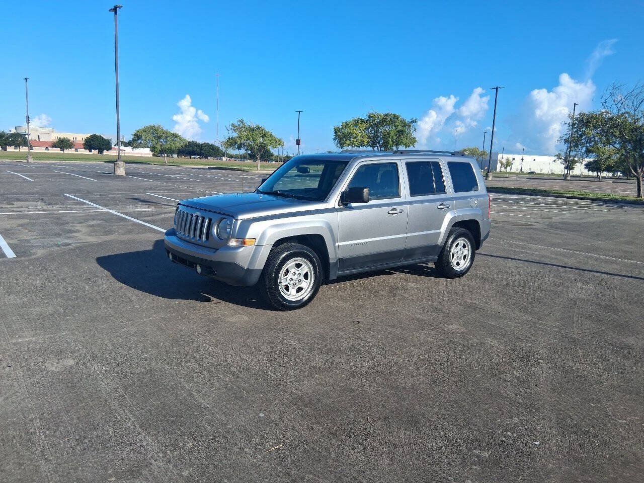 Used 2016 Jeep Patriot Sport w/ Power Value Group FWD image 2