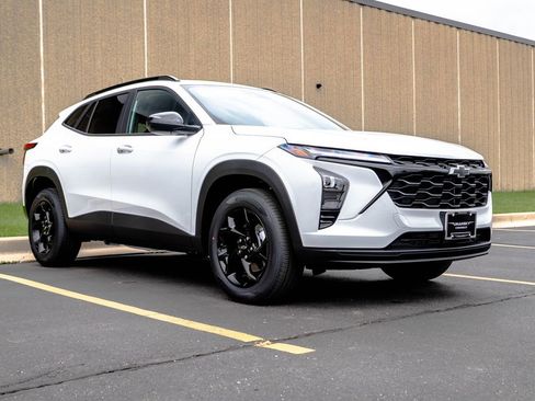 New 2026 Chevrolet Trax LT FWD image 2