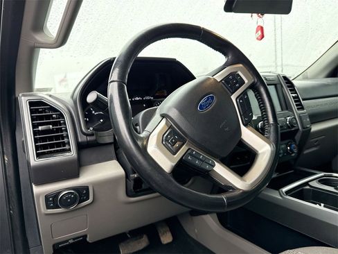 Used 2022 Ford F250 XLT w/ Black Appearance Package image 9