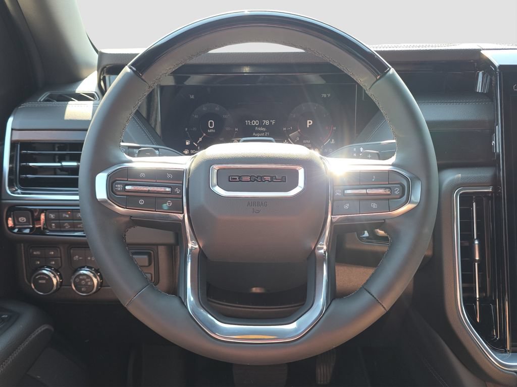 Used 2026 GMC Yukon Denali w/ Advanced Technology Package AWD/4WD image 9