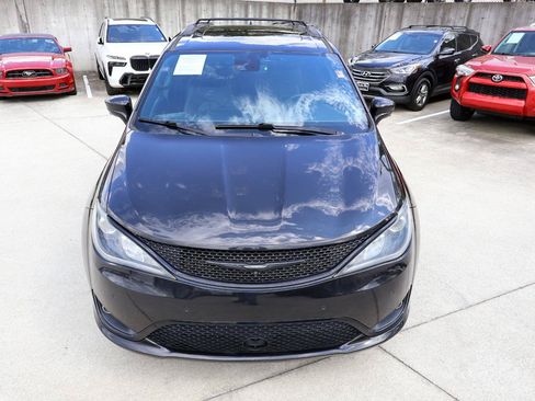 Used 2019 Chrysler Pacifica Touring-L Plus w/ Advanced Safetytec Group FWD image 11