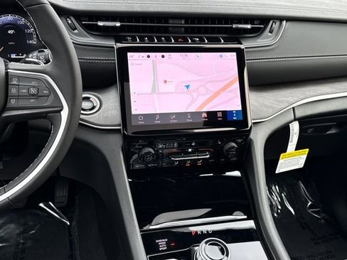New 2025 Jeep Grand Cherokee Limited w/ Black Appearance Package image 13