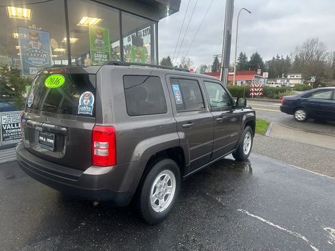 Used 2016 Jeep Patriot Sport w/ Power Value Group image 5