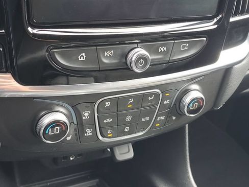 Certified 2023 Chevrolet Traverse LT FWD image 28