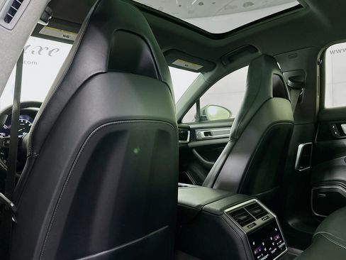 Used 2023 Porsche Panamera 4 Platinum Edition image 24