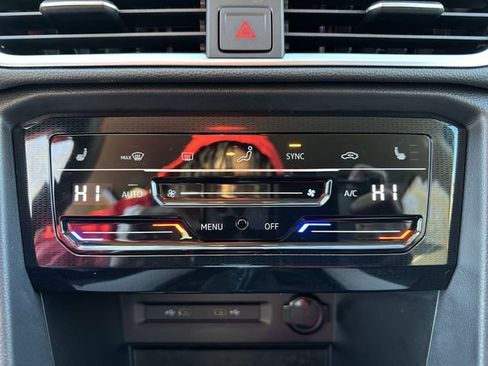 Certified 2025 Volkswagen Taos SE image 23