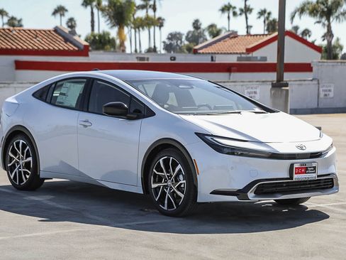 New 2026 Toyota Prius Plug-In Hybrid FWD image 4