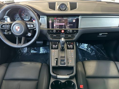 Used 2026 Porsche Macan AWD/4WD image 6