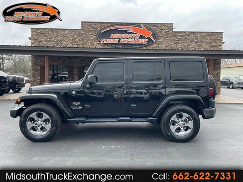 Used 2018 Jeep Wrangler Unlimited Sahara w/ Connectivity Group AWD/4WD image 1