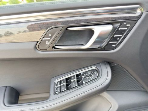 New 2026 Porsche Macan image 8