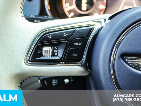 Used 2024 Bentley Bentayga AWD/4WD image 24