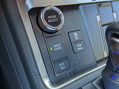 Used 2024 Lexus GX 550 w/ Cold Area Package AWD/4WD image 19