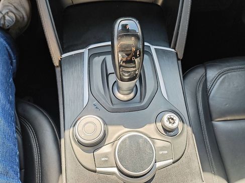 Used 2019 Alfa Romeo Stelvio AWD image 32