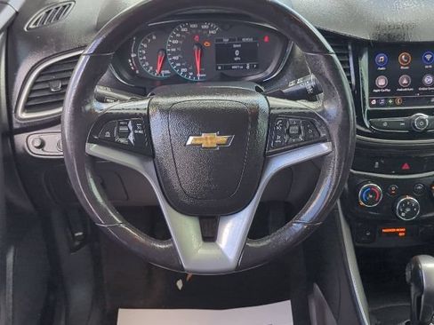 Used 2021 Chevrolet Trax LT w/ Premium Seat Package AWD/4WD image 14