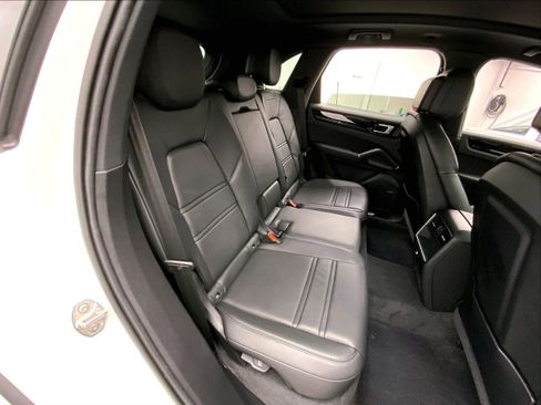 Used 2022 Porsche Cayenne E-Hybrid image 22