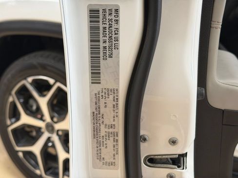 Used 2025 Jeep Compass Limited AWD/4WD image 25