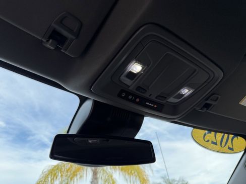 Used 2025 GMC Sierra 1500 SLT image 16