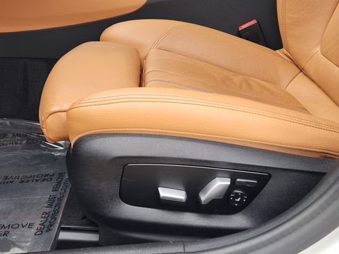 Used 2020 BMW 530e w/ M Sport Package image 26