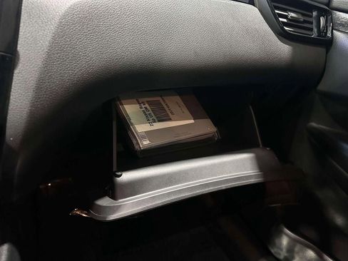 Certified 2022 Nissan Rogue Sport SV w/ Technology Package image 32