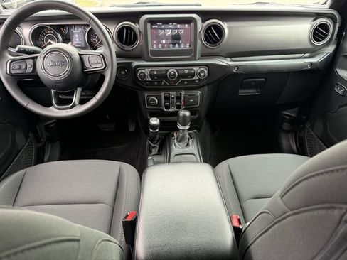Used 2023 Jeep Gladiator Sport AWD/4WD image 7
