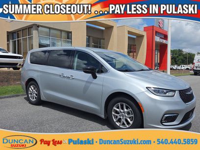 Used 2024 Chrysler Pacifica Touring-L